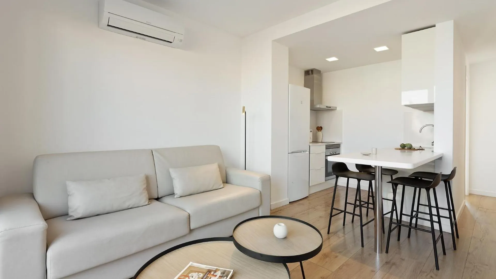 Apartamento Ola Living Calabria Barcelona 0*,  España