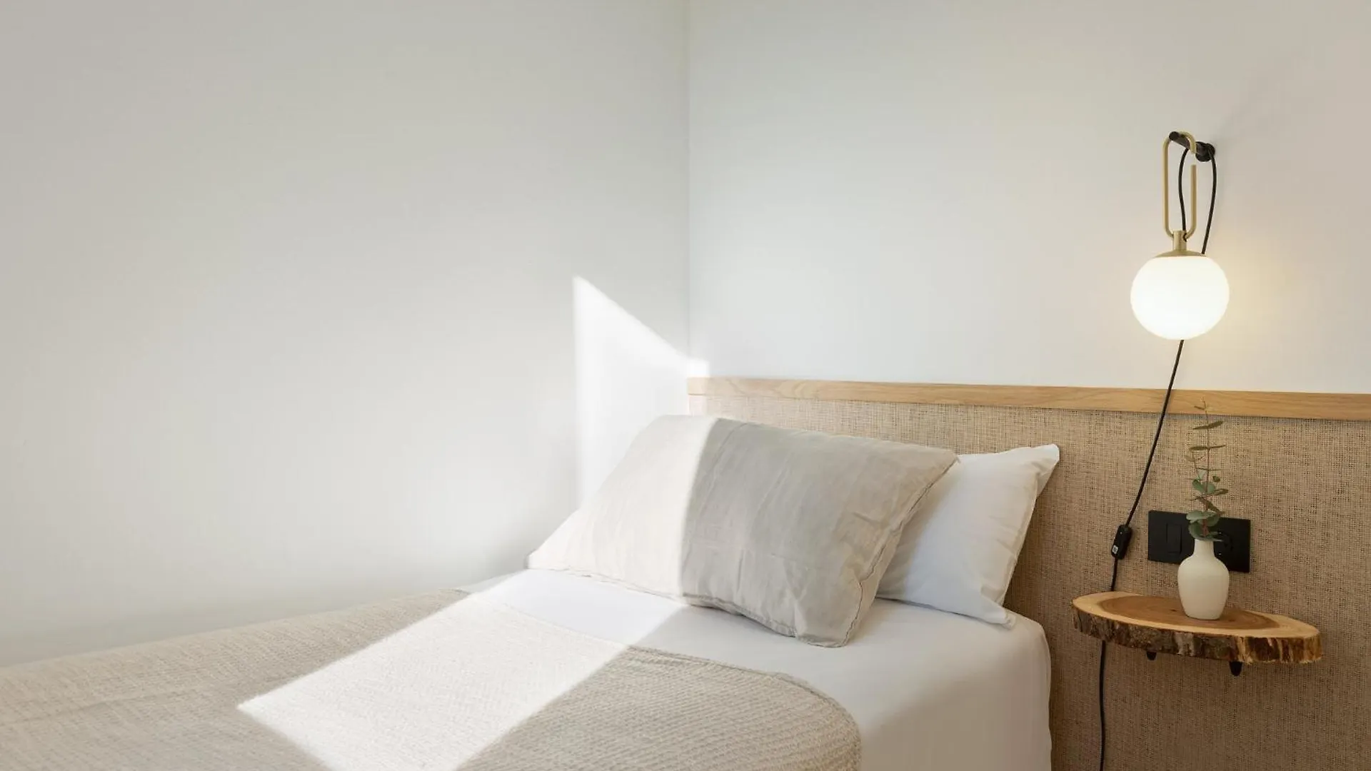 Ola Living Calabria Apartment Barcelona Spain