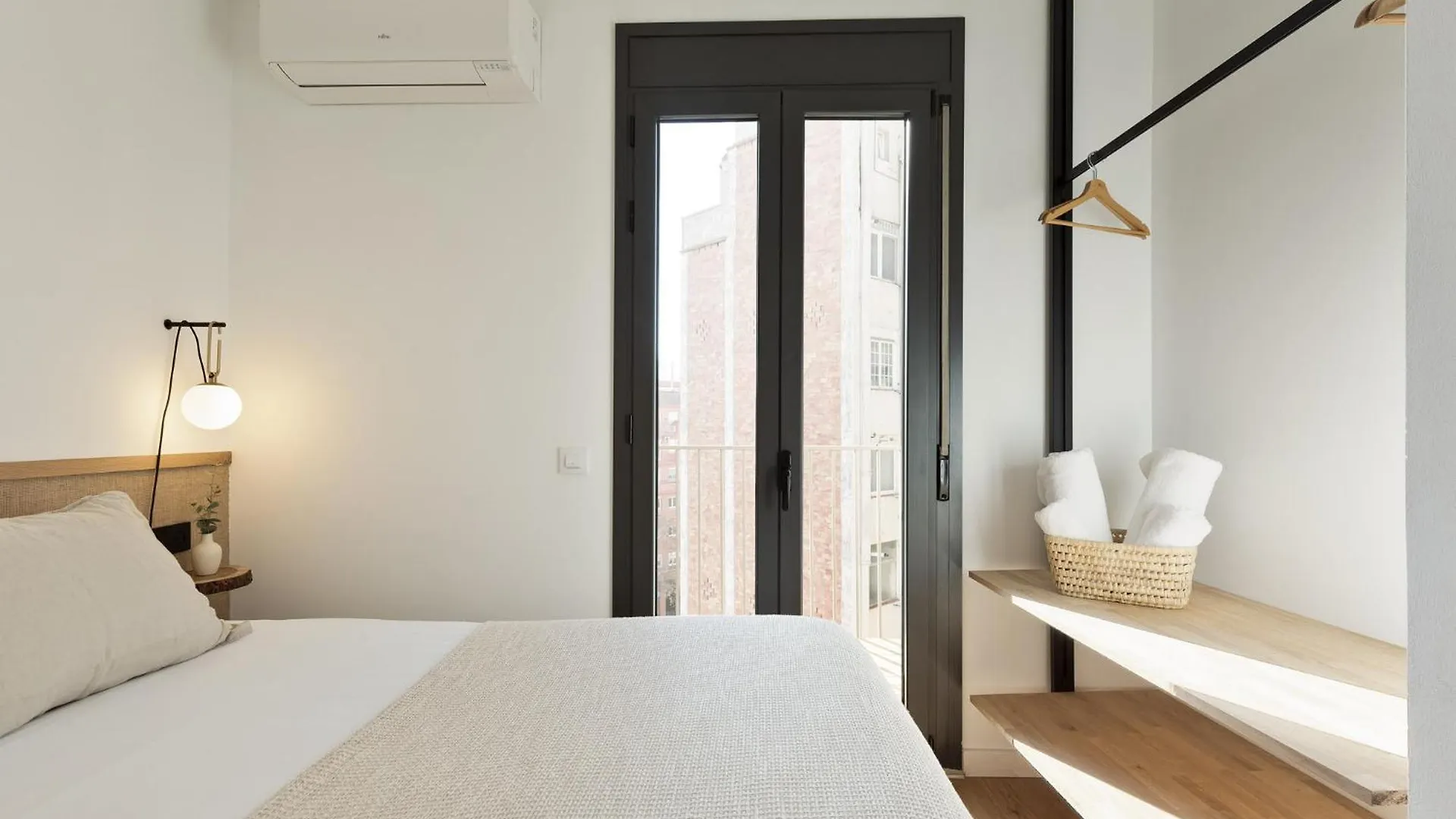 Ola Living Calabria Apartment Barcelona