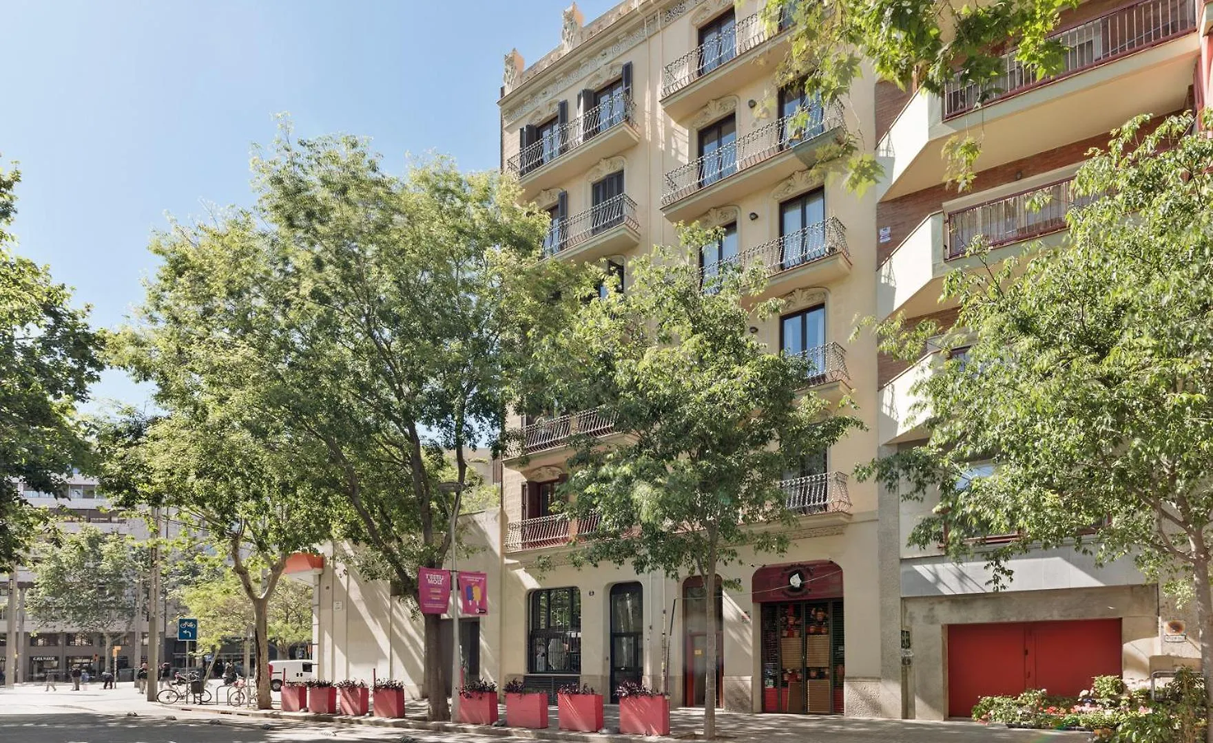 Ola Living Calabria Apartment Barcelona Spain